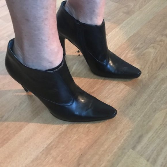 BCBG MaxAsria women's heels ankle boots - Picture 6 of 7